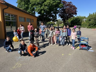 Grundschule Ellenberg - neue Pausenspielgeräte dank großzügiger Spende des Sportvereins (Bild vergrößern)