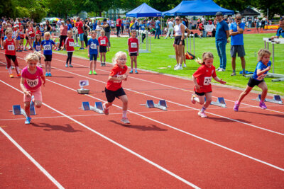 Foto: SSV Einheit Perleberg | Start zum Sprint für die jüngsten Teilnehmer.
