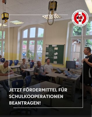Bild zeigt Präsentation durch Thomas Mill über Fördermittel