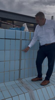 Schließung des Schwimmbades bis Montag, 16. Juni 2025 - Reparaturarbeiten an Fugen notwendig (Bild vergrößern)