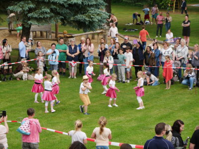 Tanzschule Quer durch die Gasse Foto Renè Hill