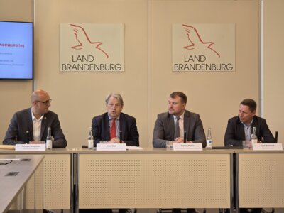 Pressetermin in der Staatskanzlei - Foto Robert Grossmann MWAEK
