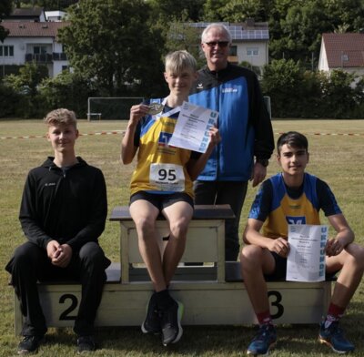 Das Erfolgsteam: Ilian, Jayden, Markus (Betreuer), Ben