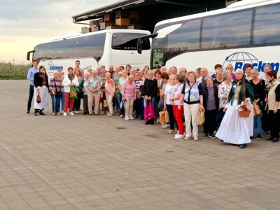 Gronauer Landfrauen fahren mit 2 Bussen ins Alte Land