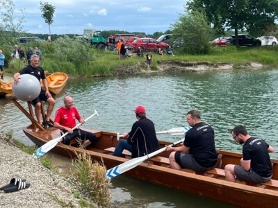 Sichtlich gut gelaunt, nahm eine Mannschaft des FCR am diesjährigen Geschicklichkeitsturnier der Fischerstecher Stepperg teil (Bildnachweis: FCR) (Bild vergrößern)