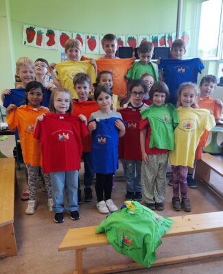 Meldung: T-Shirt-Spende durch Förderverein