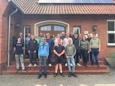 Foto zur Meldung: PM: Berufsschüler besuchen Grünes Zentrum in Huntlosen