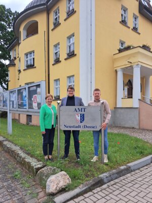Auf dem Foto: Frau Nau, Herr Gursch, Herr Schumacher