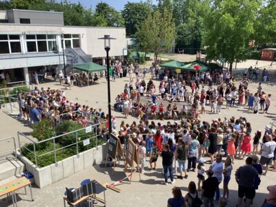 Meldung: Turnhalleneinweihung und Schulfest