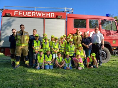 Kinderfeuerwehrmitglieder stellen ihr Wissen erneut unter Beweis