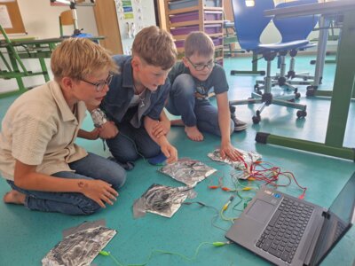 Computerspielen im Unterricht (Bild vergrößern)