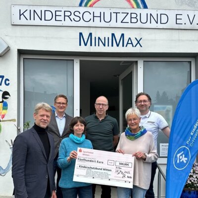 Schwimmbadwette brachte dem Kinderschutzbund eine Spende über 500€. (Bild vergrößern)