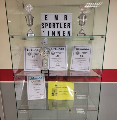 Neuer Raum für Pokale und Urkunden (Bild vergr&ouml;&szlig;ern)