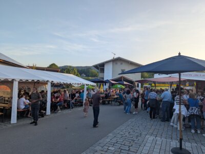 Sommernächtliches Feiern und Genießen