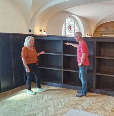Stadtarchivarin Carola Lembke mit dem ehrenamtlichen Mitarbeiter Hans-Jürgen Hase | F. Lenz (Bild vergrößern)