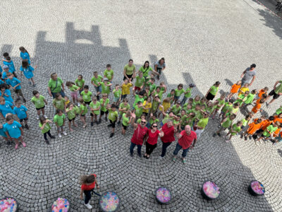 Foto zur Meldung: Wasserballon-Action auf dem Marktplatz