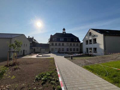 Meldung: Fertiges Außengelände unserer Bernhard Hantzsch Grundschule