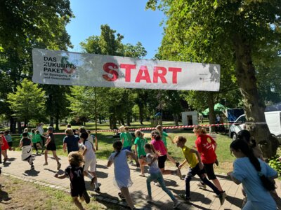 Lauf für Frieden und Toleranz eröffnet – ab 15 Uhr Familienfest im Park (Bild vergrößern)