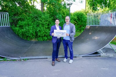Skaterplatz am Großen Teich: Sparkasse spendet für  Reparatur der Halfpipe