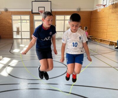 Seilspringen mit Herz – Die Klasse 4b erlebt besondere Sportstunden (Bild vergr&ouml;&szlig;ern)