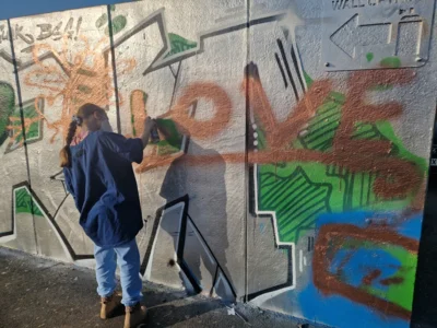 Meldung: Graffiti-Spaß mit den Kindern und Jugendlichen aus der WG Getreidegasse
