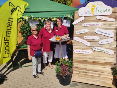 Landfrauen auf dem Dorffest