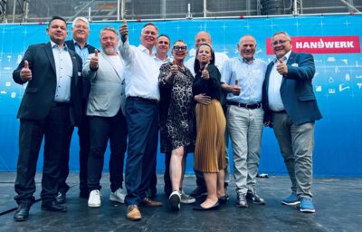 Austausch und Glückwünsche beim Sommerfest der Handwerkskammer Erfurt (Bild vergrößern)