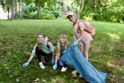 Rebecca, Vanessa und Maila im Stadtpark (Bild vergrößern)