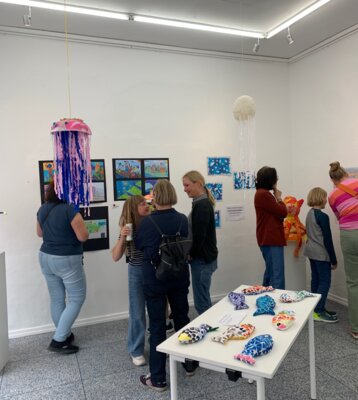 Kunst rund ums Wasser (Bild vergr&ouml;&szlig;ern)