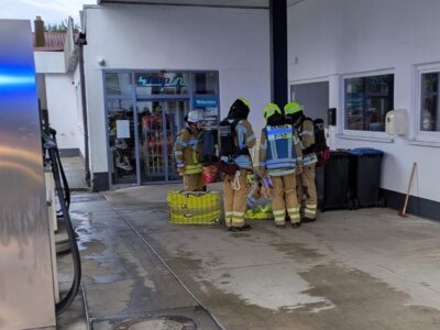 Brand an Tankstelle gelöscht (Bild vergrößern)