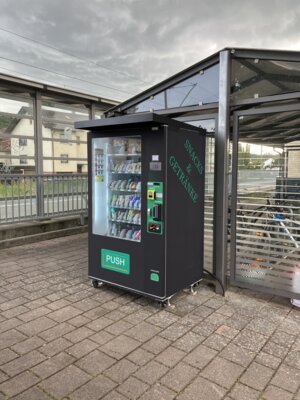 Neu am Bahnhof Mauer: Snackautomat für unterwegs (Bild vergrößern)