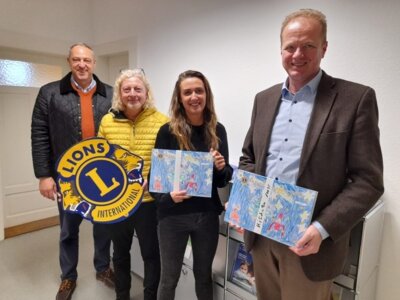Bildunterschrift (v.l.n.r.): Jan-Eike Schumacher, Uwe A. Dörner, Bianca Marinkas und Dr. Benedikt Mancini (Bild vergr&ouml;&szlig;ern)