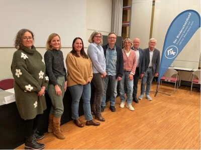 v.l.n.r. Andrea Mesemann, Alaia Müller, Tina Hahner, Claudia Bös, Bernd Wiedemann, Beate Zang, Ludwig Sauer, Dr. Michael Jung (Bild vergr&ouml;&szlig;ern)