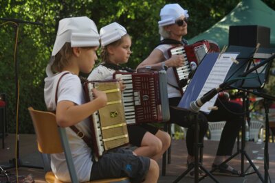 Akkordeontrio beim Schulfestauftritt am 28.06.2025