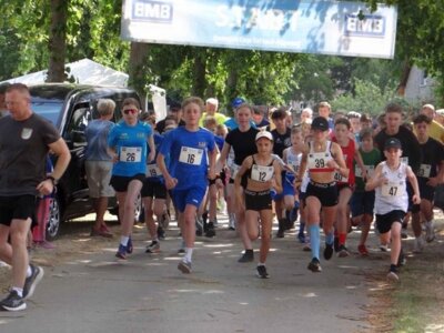 24 LLGler beim Albert-Wuthe-Lauf in Lüdersdorf (Bild vergrößern)