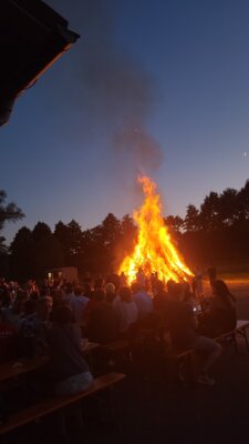 Besuch des Johannifeuers der RG-Willmering (Bild vergrößern)