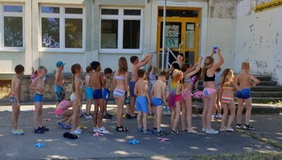 Foto zur Meldung: Wasserspieletag vom Hort im Ossi – ein erfrischendes Erlebnis für alle! Foto zur Meldung: Wasserspieletag vom Hort im Ossi – ein erfrischendes Erlebnis für alle!