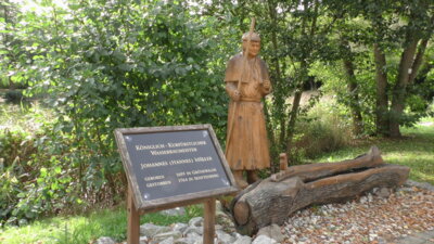 Denkmal des "Wassermüllers" am Dorfteich Grünewalde