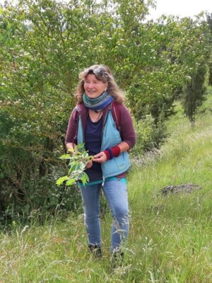 Elke Hanstein während Kirschwanderung (c) Nödler (Bild vergrößern)
