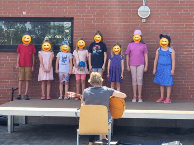 Schulchor auf dem Sommerfest der Heinrich-Grupe Schule