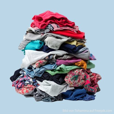 Appell an alle Bürgerinnen und Bürger: Nur gut erhaltene Kleidung für die Kleiderkammer spenden.
