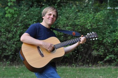 Sonntag, 6.7.2025 um 18 Uhr - Leise Lieder - Hofmusik (Bild vergrößern)