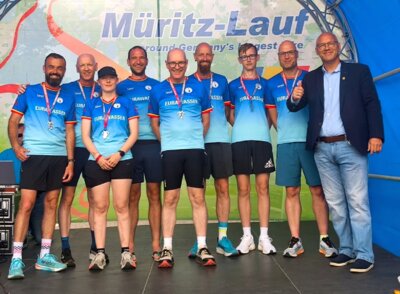 Das Team bei der Siegerehrung. Foto: Abrokat