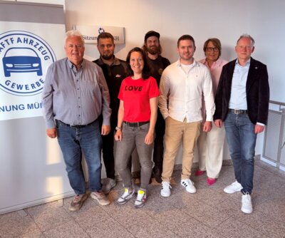 (v.l.) Obermeister Rainer Ahlers, Stellv. Obermeister Fabian Duckwitz, Jana Hagel, Constantin Münch, Lukas schattauer, Erika Ruck, Christian Stüwe (Bild vergrößern)