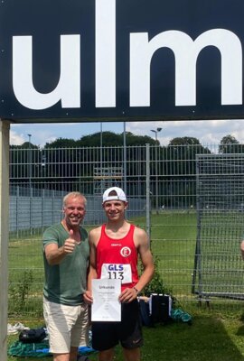 Foto: Mandy Jaeger | Zufrieden mit dem Ergebnis in Ulm: Ben Jaeger (rechts) und sein Trainer Axel Reichert.