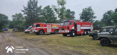 Foto zur Meldung: Perleberger Feuerwehr unterstützt Verkehrswacht und Oldtimerfreunde Perleberg bei ihren Veranstaltungen
