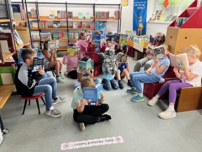 Lesefreude wecken – die Klasse 2a in der Bücherei