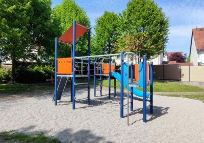 Die neue 3-Turm-Spielanlage auf dem Fuchshainer Spielplatz