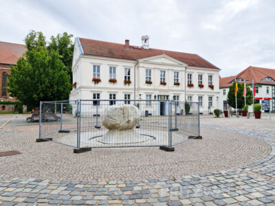 Meldung: Der Brunnenstein wird aus Sicherheitsgründen gesperrt