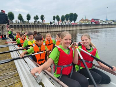 Das Team der Elblandgrundschule vor dem ersten Lauf I Foto: Martin Ferch (Bild vergrößern)